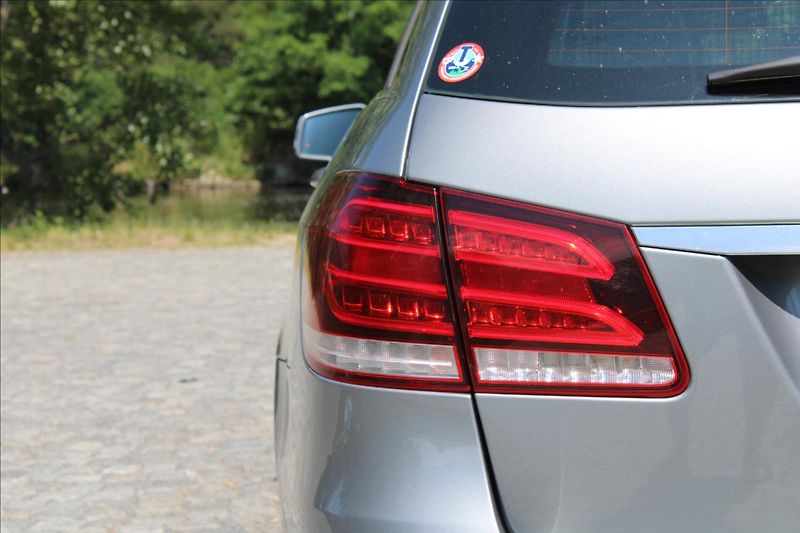 Mercedes-Benz Třídy E 350CDI 4M/ACC/KEYLESS/DPH - fotka 46 z 46