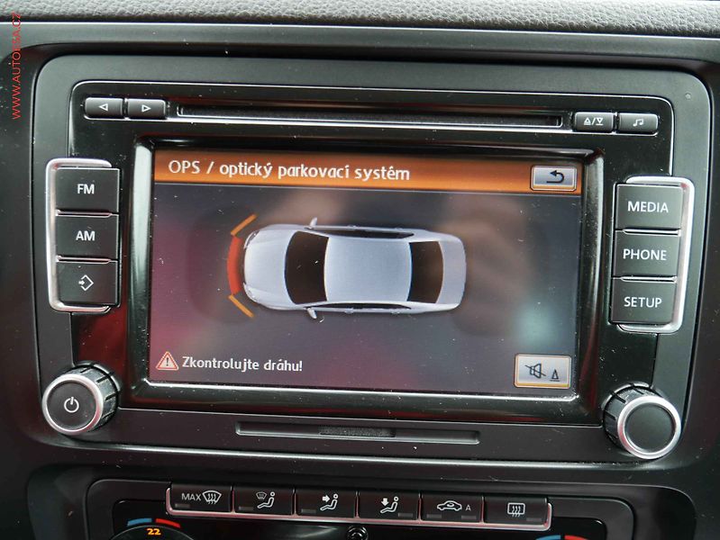 Volkswagen Jetta (2012) 1.2TSi, ČR, AAC, tempo - fotka 15 z 17