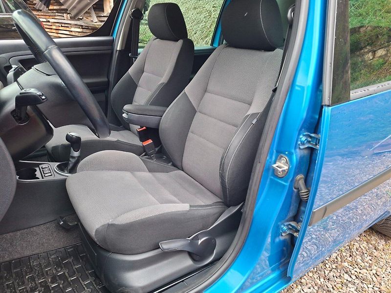 Škoda Roomster (2008) 1.4i 16V 63kW -VÝBAVA - fotka 18 z 35