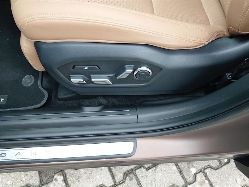 Hyundai Santa Fe 1,6   1.6TGDi PHEV Style Premi - fotka 21 z 25