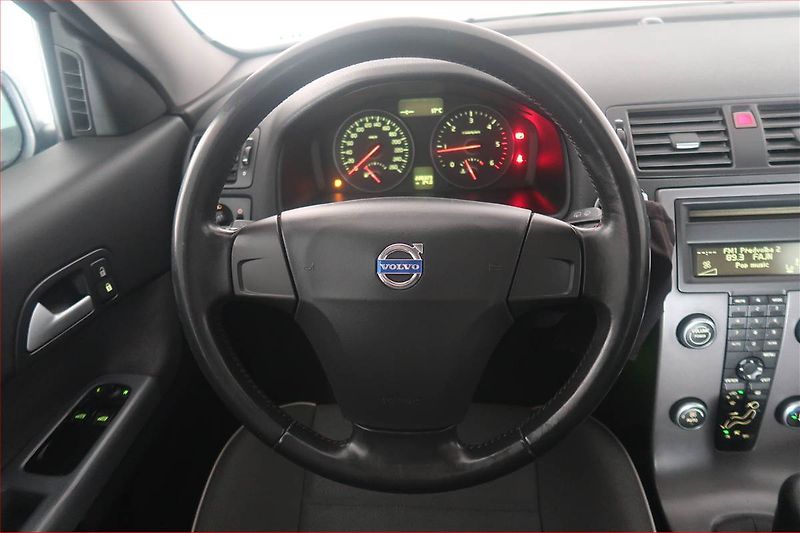Volvo C30 (2007) 1.6 D, nová STK, jezdí výborně - fotka 14 z 14
