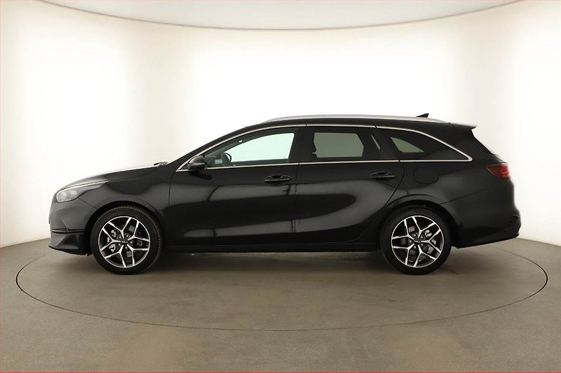 Kia Ceed (2025) 1.5 T-GDI - fotka 3 z 17