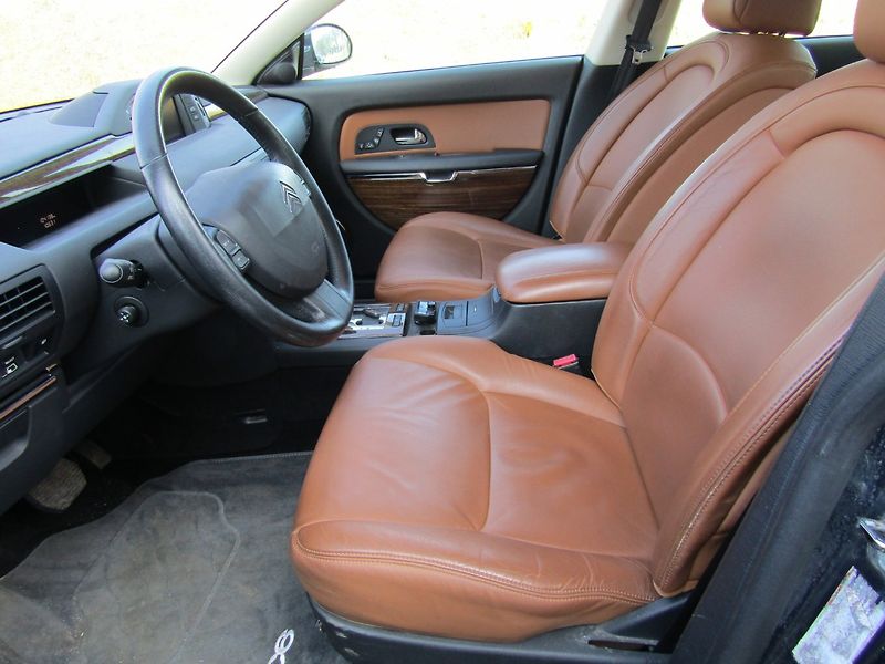 Citroën C6 (2008) 2.7 TDI AUTOMAT 1.MAJITEL - fotka 19 z 38