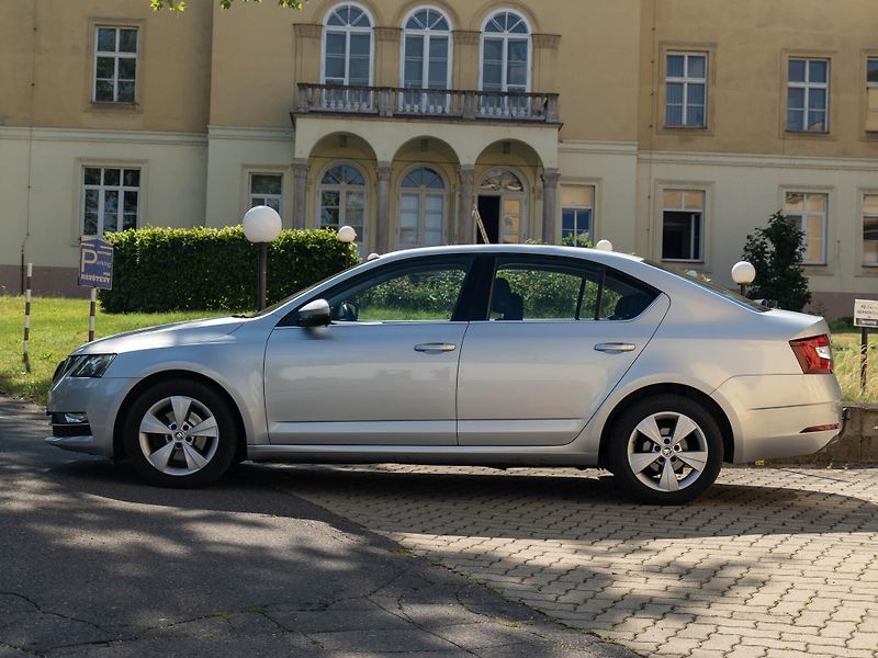 Škoda Octavia 1.0 TSI DSG CarPlay Tažné Senz - fotka 4 z 30
