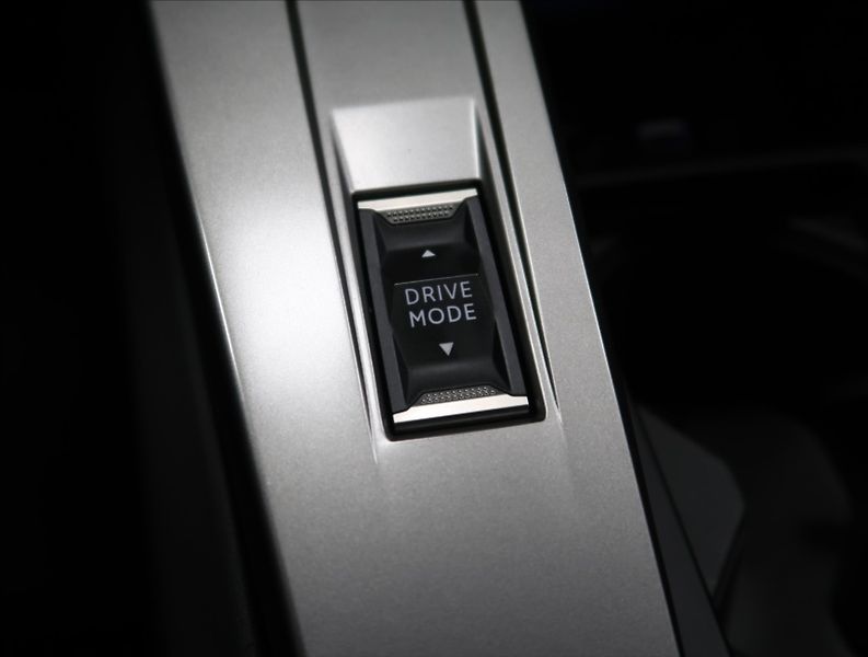 Peugeot 308 1,2 PT AT ALLURE NAVI KAMERA - fotka 26 z 37