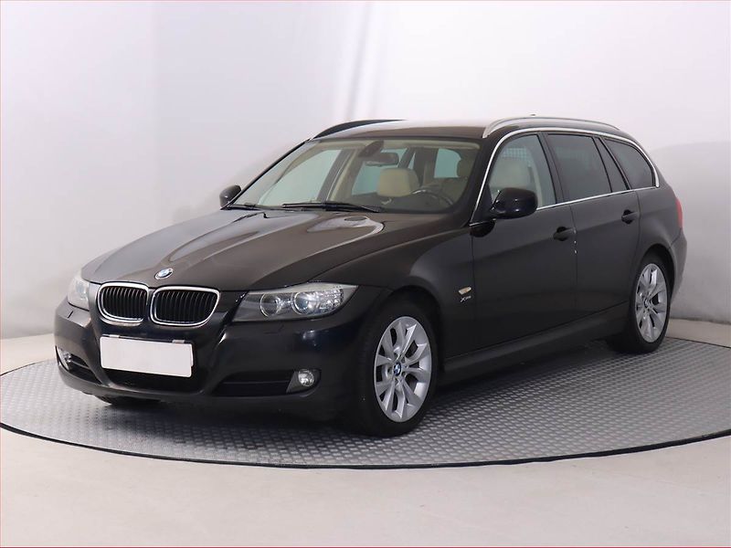 BMW Řada 3 (2010) 320 d xDrive, 4X4, Navi - fotka 2 z 19