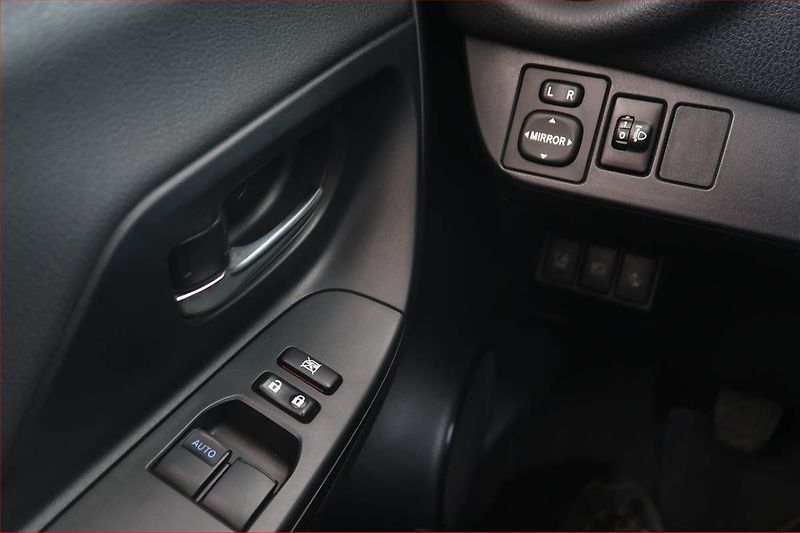 Toyota Yaris (2018) 1.5 Dual VVT-i, Serv.kniha - fotka 17 z 17