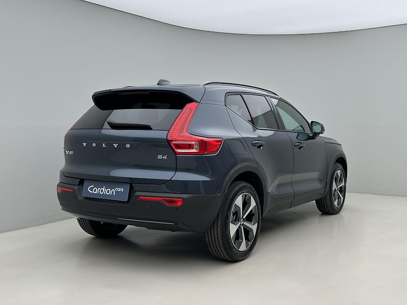 Volvo XC40 (2026) B4 ULTRA DARK AUT - fotka 11 z 43