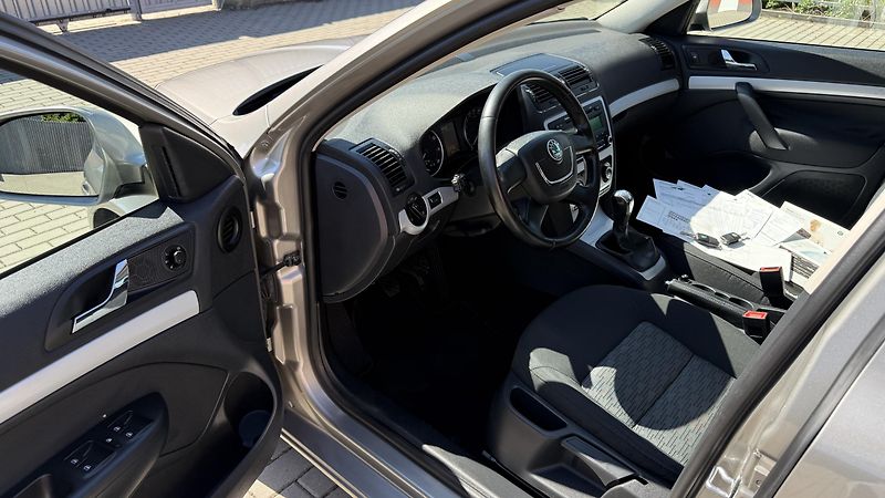 Škoda Octavia (2010) 1.6MPi*75kW*ELEGANCE*1.MAJ* - fotka 10 z 20