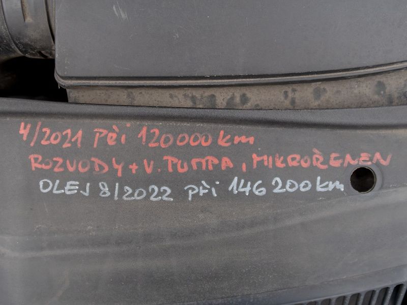Volkswagen Golf (2012) 1.6TDI 77KW – SERVIS - fotka 41 z 46
