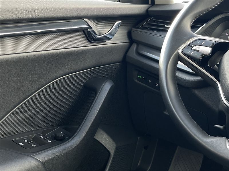 Škoda Octavia 1,5 TSI Combi Ambition Plus - fotka 15 z 23