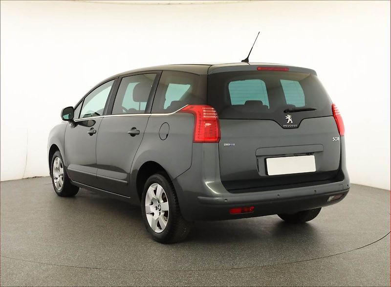 Peugeot 5008 (2016) 1.6 BlueHDi, Automat, 7 míst - fotka 4 z 20