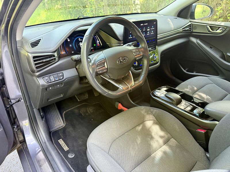 Hyundai Ioniq (2020) 38,3 kWh,SoH 100%,TČ ,BlueLink - fotka 10 z 17