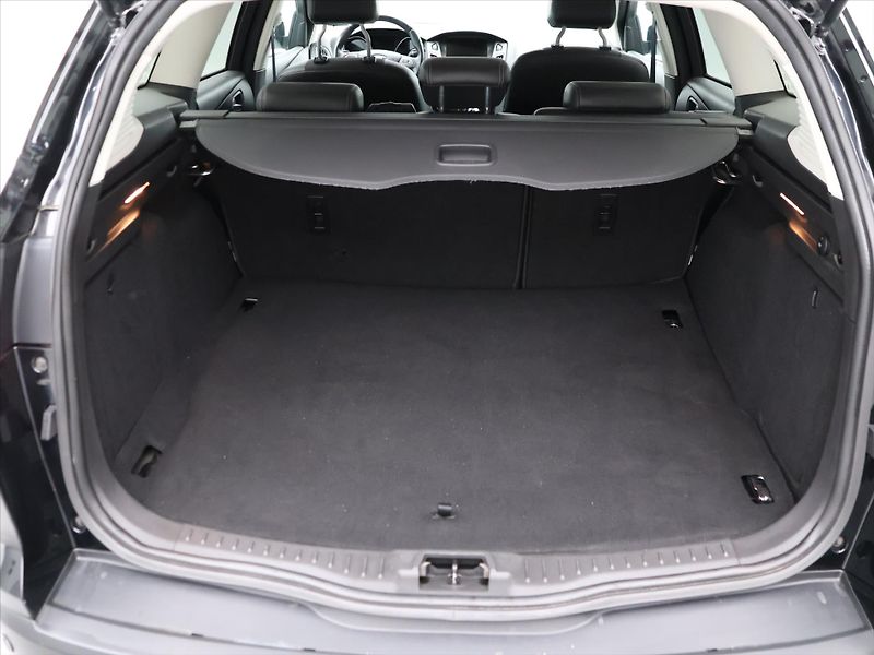 Ford Focus 1.5 TDCI 88kW Aut. Klima Navi - fotka 10 z 31