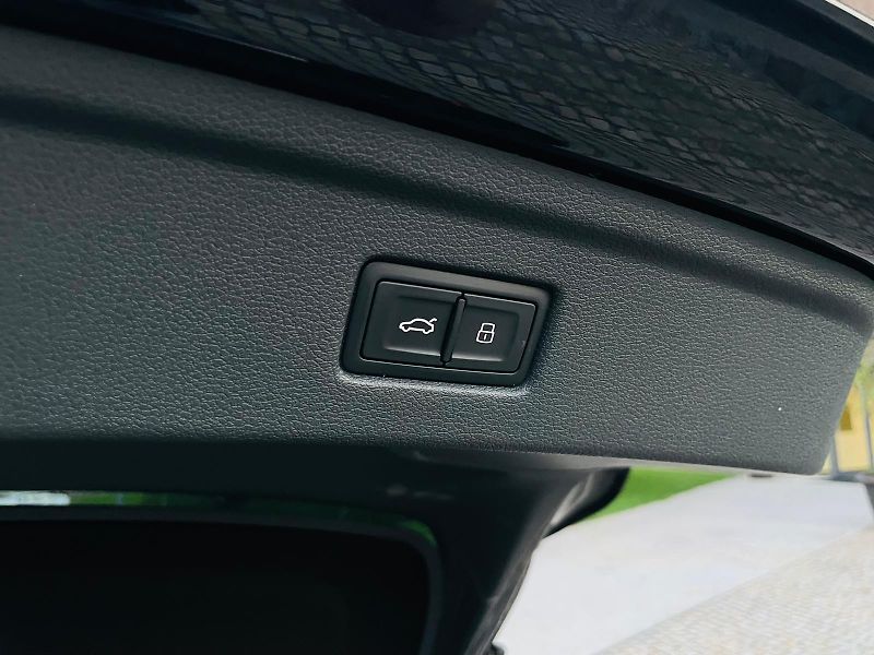 Audi A5 2.0i 140KW AUT KAMERY VÝHŘEV - fotka 21 z 52
