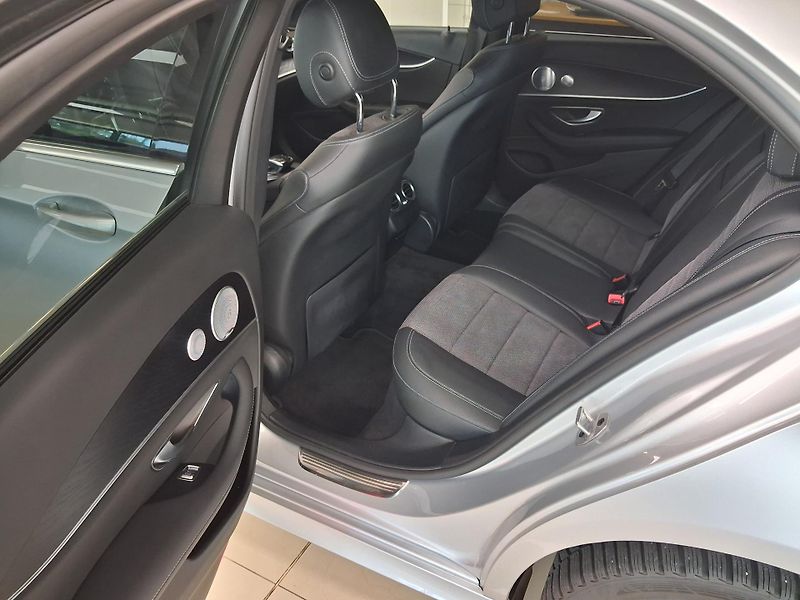 Mercedes-Benz Třídy E E 220d 4MATIC Sport Style, ČR - fotka 9 z 32