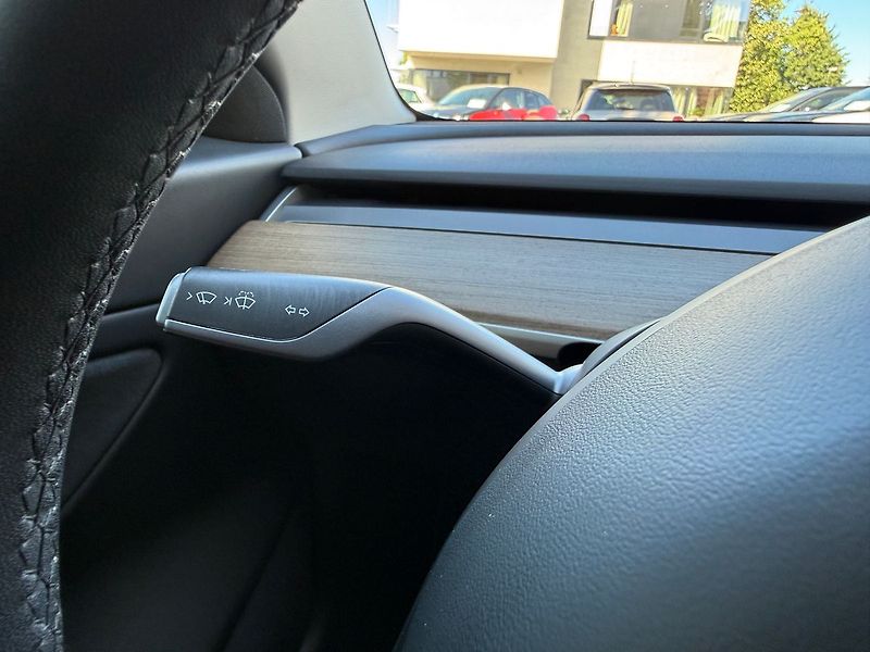 Tesla Model 3 Long Range AWD REZERVACE - fotka 33 z 41