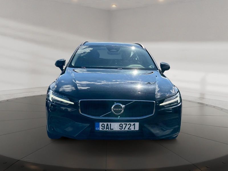 Volvo V60 (2022) CORE B3 MHEV 120kW CZ DPH - fotka 2 z 11