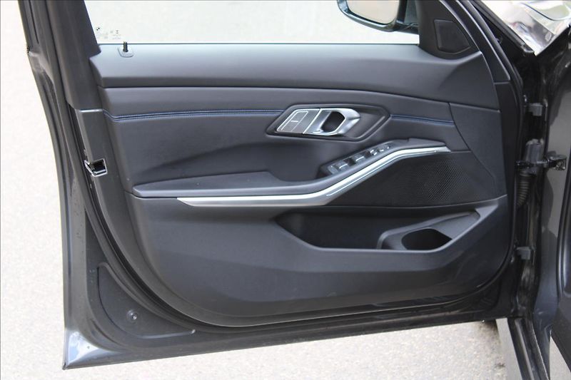 BMW Řada 3 320xd / M-PAKET / HUD / CZ - fotka 12 z 44