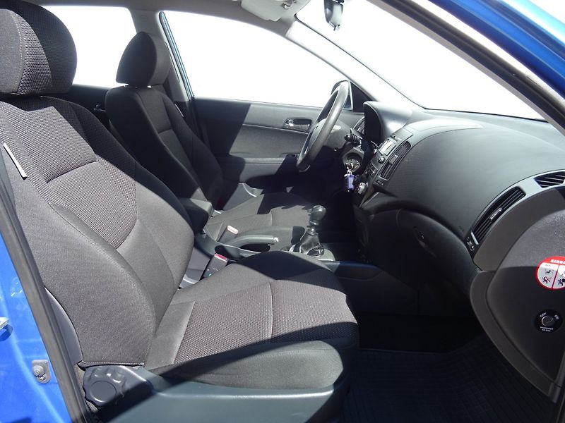 Hyundai i30 (2009) 1.4i,80kW,NovéČR,klima - fotka 12 z 21