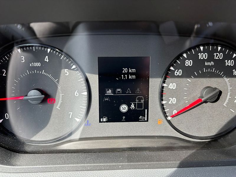 Renault Master (2026) 170k, 10EP, Spaní, Hydr.čelo - fotka 12 z 23