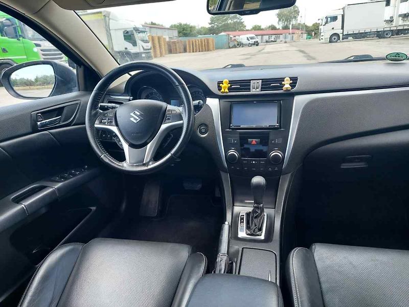 Suzuki Kizashi 2.4 4WD - fotka 30 z 59