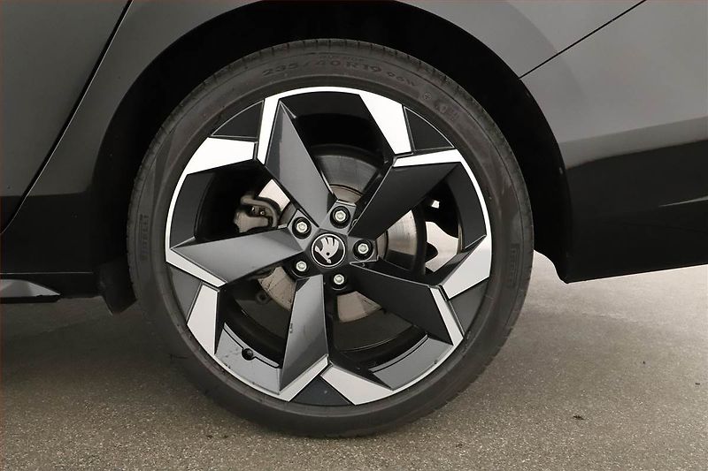 Škoda Superb (2025) 2.0 TDI, Sportline, Navigace - fotka 12 z 21