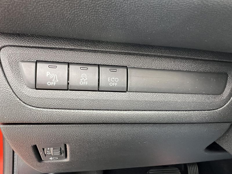 Peugeot 208 1.2*Servis*Tempomat*DPH* - fotka 14 z 37