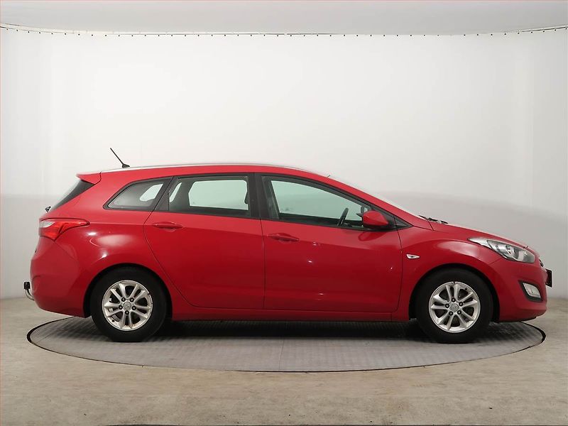 Hyundai i30 (2014) 1.6 MPI, Serv.kniha, Tempomat - fotka 6 z 14