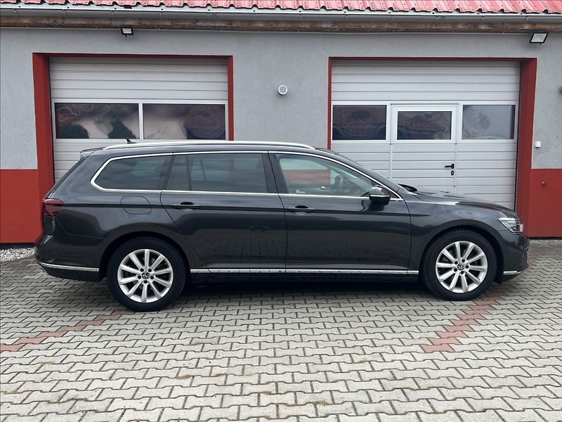 Volkswagen Passat 2,0 TDi DSG ELEGANCE MATRIX - fotka 6 z 36