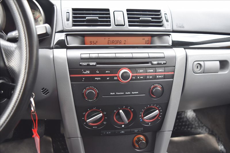 Mazda 3 1,4 i 62KW NOVÁ STK PO SERVISE - fotka 28 z 40