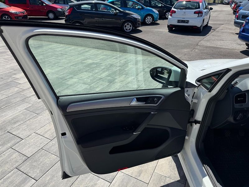Volkswagen Golf (2016) R-line 1.6TDI 81kW - fotka 9 z 28