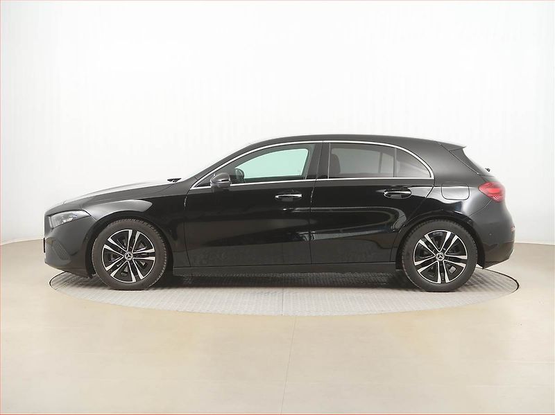 Mercedes-Benz Třídy A (2024) A 200 d - fotka 3 z 17