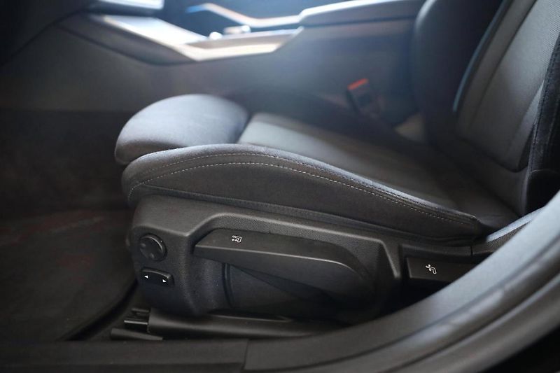 BMW Řada 3 320d xDrive Touring - fotka 22 z 24