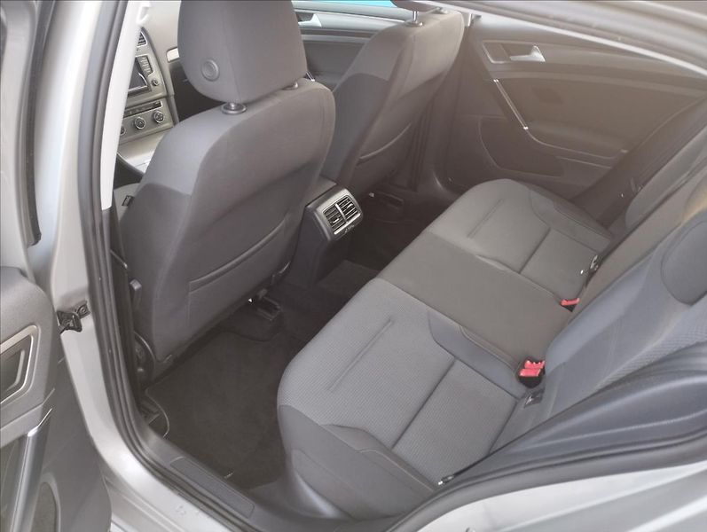 Volkswagen Golf 1,4 TSi 90KW - fotka 11 z 21