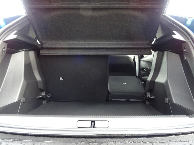 Peugeot 2008 (2026) ALLURE Hybrid 145k e-DCS6 - fotka 13 z 45