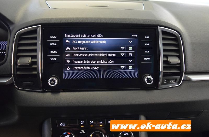 Škoda Karoq 2.0 TSI DSG 110 kW 2023-DPH - fotka 40 z 50