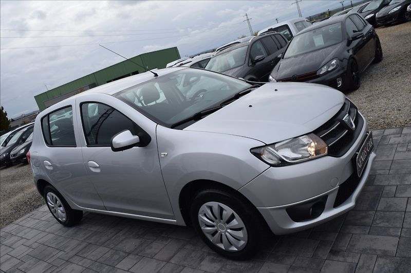 Dacia Sandero 1,2 i 55KW PO SERVISE - fotka 4 z 39