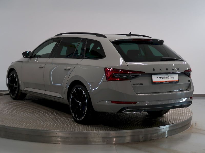 Škoda Superb (2023) iV SPORTLINE 1.4TSI 160KW DSG - fotka 7 z 48