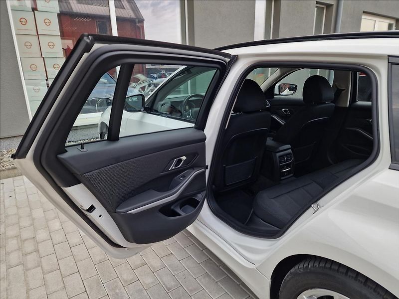 BMW Řada 3 320d LCI, původ ČR,1.Majitel - fotka 18 z 50