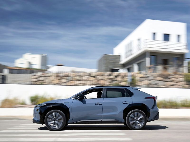 Subaru Solterra (2026) Touring+ 2026 | 10let Záruka - fotka 8 z 19