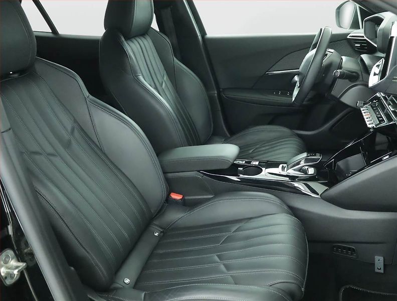 Peugeot 2008 (2021) GT 50 kWh, SoH 87%, Automat - fotka 9 z 23