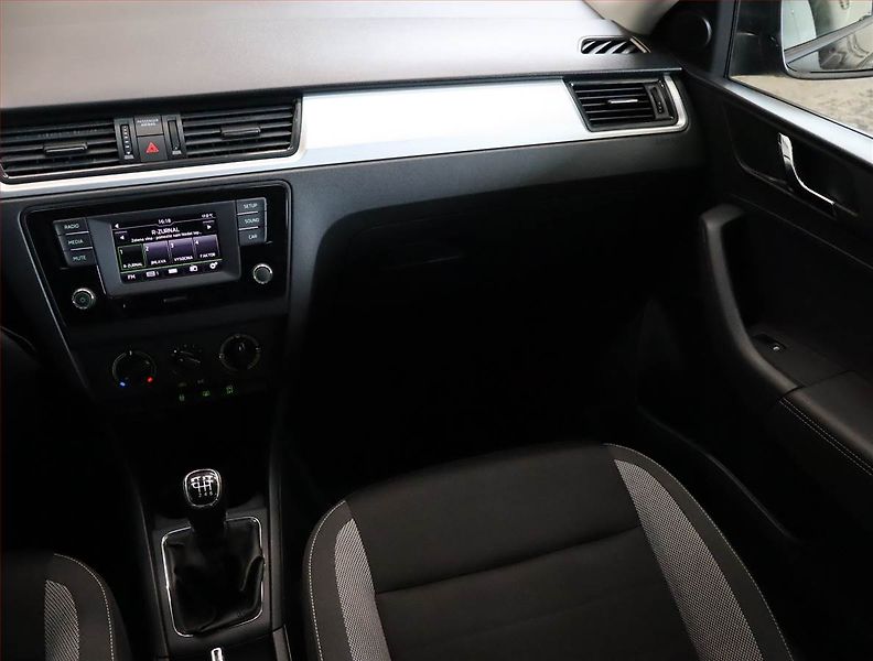 Škoda Rapid (2016) Spaceback 1.2 TSI - fotka 8 z 21