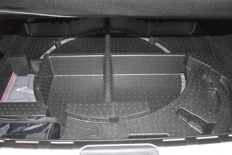 Peugeot 408 je solidně prostorný rodinný vůz s atraktivním vzhledem