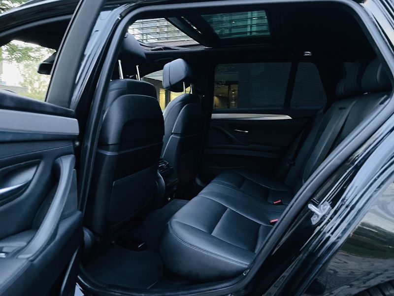 BMW Řada 5 530D AUT XDRIVE TAŽNÉ M-PAKET - fotka 32 z 48