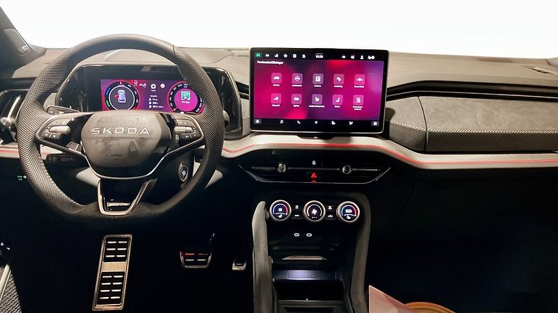 Škoda Kodiaq iV Sportline Pano HuD Canton T - fotka 10 z 13