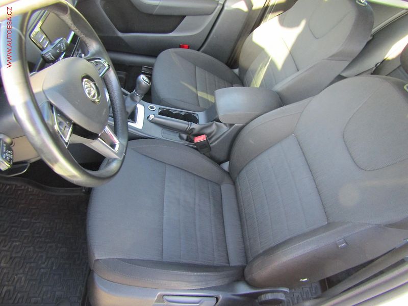 Škoda Octavia (2016) 1.6 TDi, ČR, Xenon, AC - fotka 9 z 19