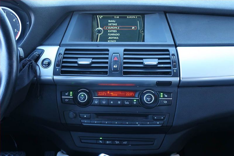 BMW X6 (2013) xDrive30d - fotka 12 z 27