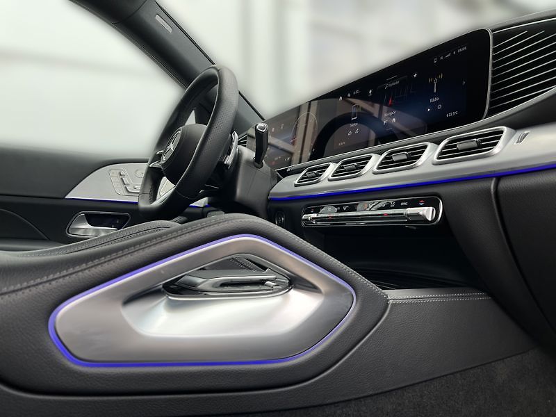 Mercedes-Benz GLE 300d 4MATIC AMG Line Airmatic - fotka 17 z 21