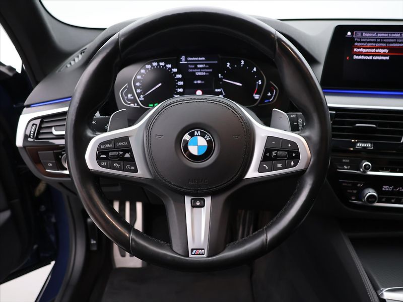 BMW Řada 5 3,0 530d xD CZ M-Sport HUD DPH - fotka 19 z 40